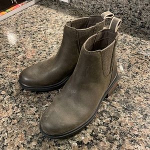 Ugg Harrison Waterproof Chelsea Boot size 6